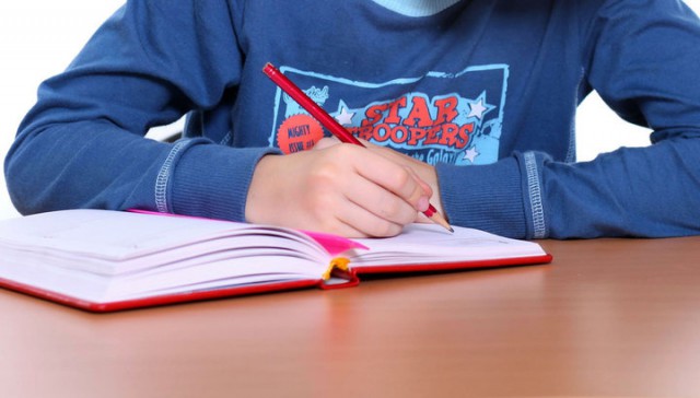 У петербургского школьника отобрали на улице 1,2 миллиона рублей