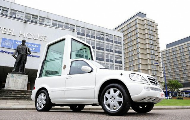 Как устроен "папамобиль"