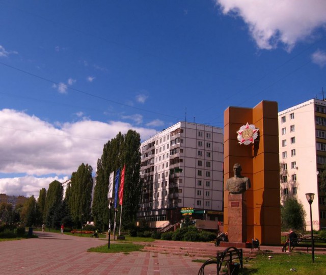В Харькове сегодня скинули памятник Жукову