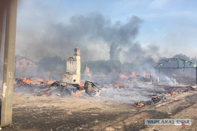 Видео с высоты: пламя выжгло цыганский поселок под Самарой