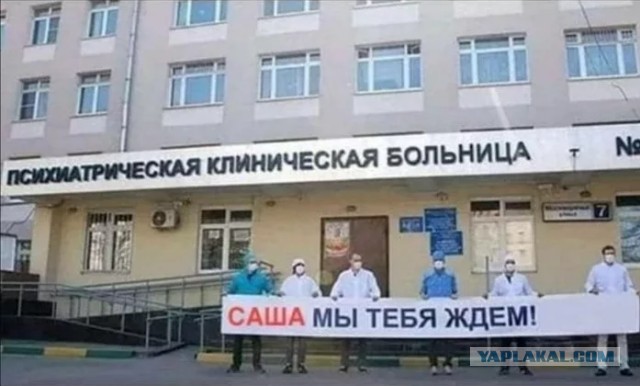 Лукашенко с автоматом. С кем воевать собрался?