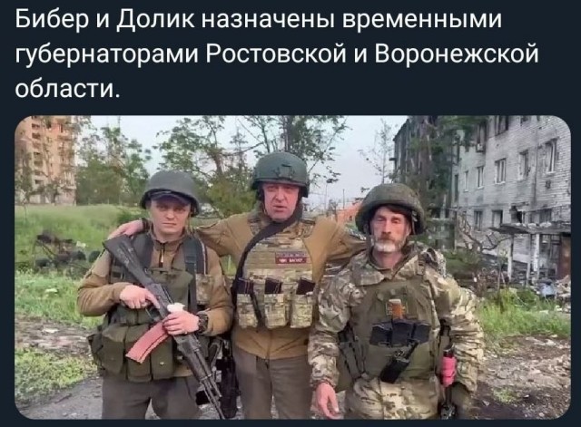 Десятки военных высадились у моста через Оку в районе Серпухова.