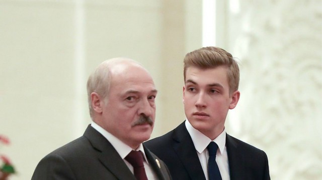 Лукашенко поощрил Лукашенко