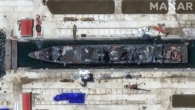 Опубликованы новые спутниковые снимки поврежденного эсминца КНДР