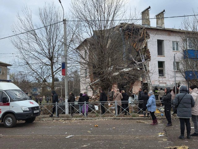 Три человека пострадали в результате взрыва газа в многоквартирном доме в поселке Куркино Тульской области