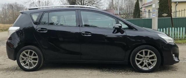Спасатель из Ханты-Мансийска приехал в Екатеринбург, чтобы приобрести в салоне б/у Toyota Verso, но купил Гранту за 5 млн руб