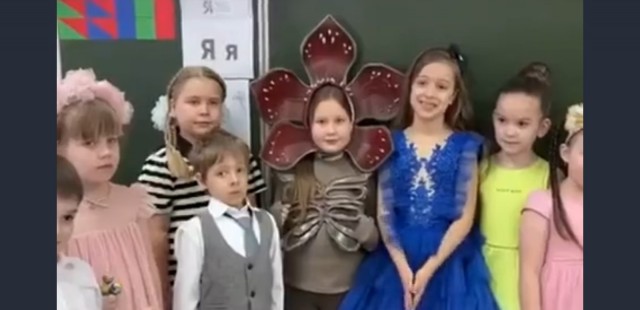 Девочка пришла на утренник в костюме Демогоргона