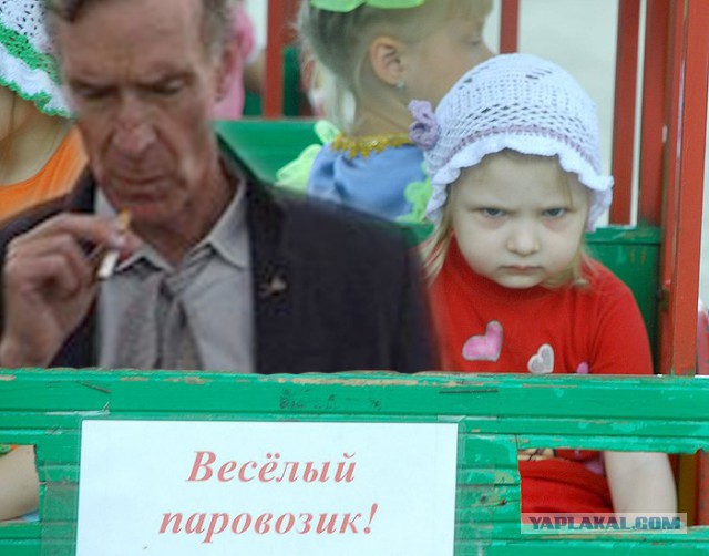 Печальный мужик с сигаретой..