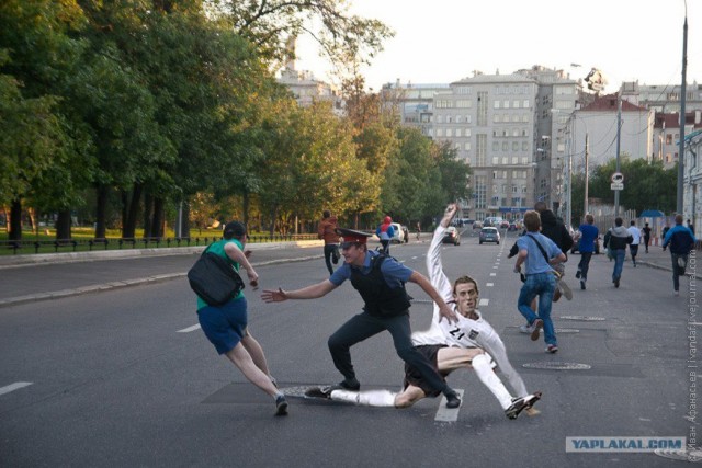 Школьники и полицай
