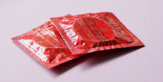 Крупнейшие производители презервативов жалуются на обрушение продаж своей продукции по всему миру, включая Россию