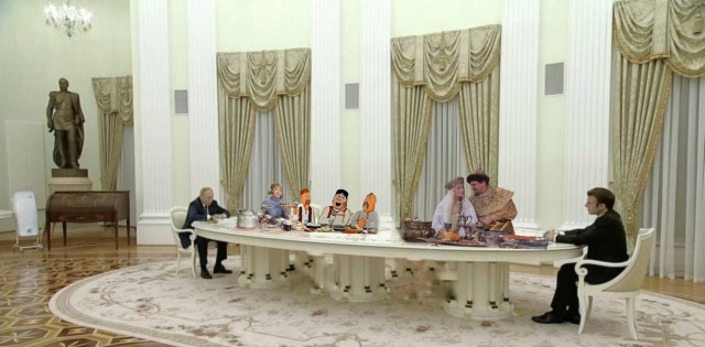 Предлагаю пофотошопить встречу Путина и Макрона