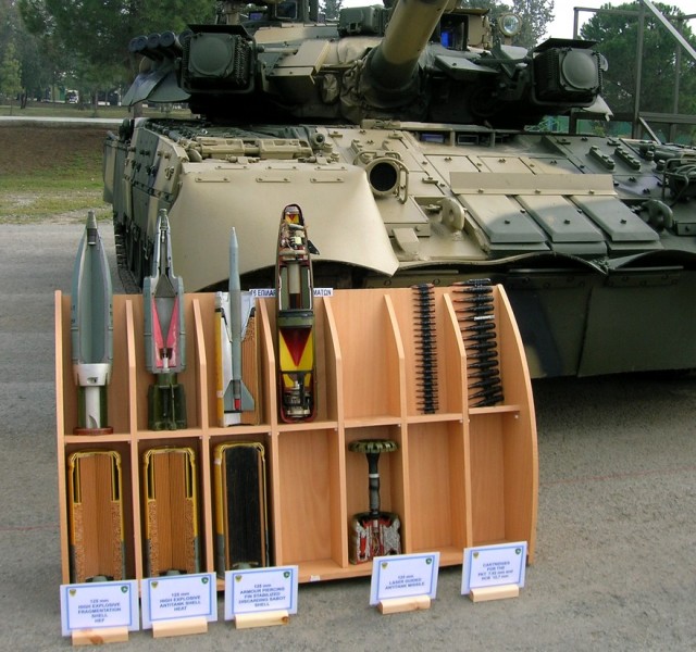 Почему у Т-72 сносит башню.