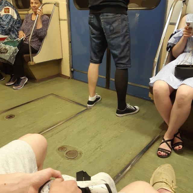 Модники из российского метрополитена на вторник
