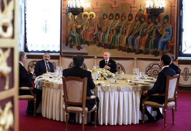 Лукашенко не смог присутствовать на обеде с Путиным по состоянию здоровья