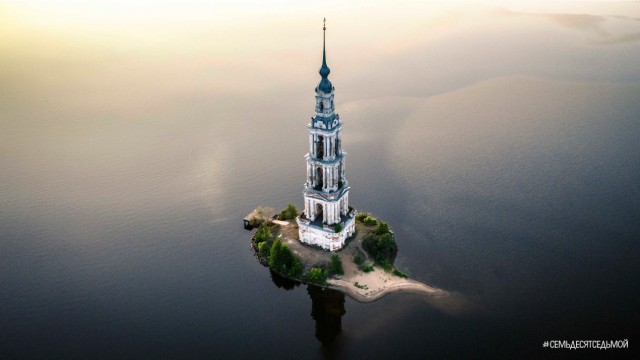 Почему до сих пор стоит затопленная колокольня в Калязине?