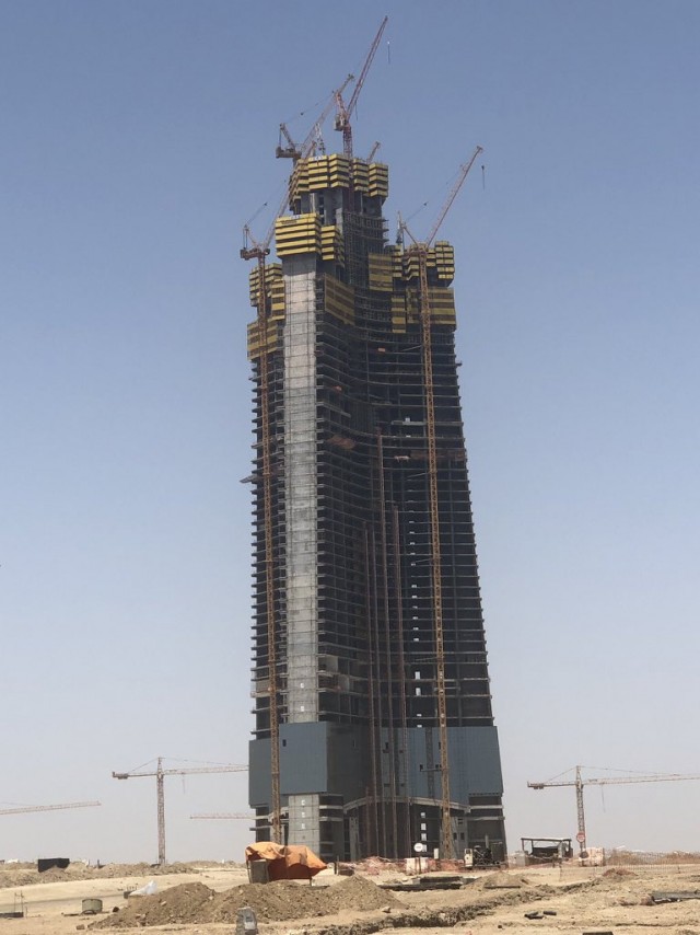 Возобновилось строительство самого высокого здания в мире
