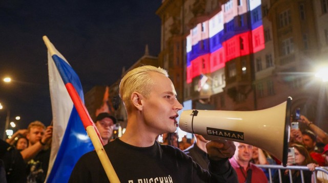 В Госдуме возмутились гонорарами Шамана в размере 16 млн.