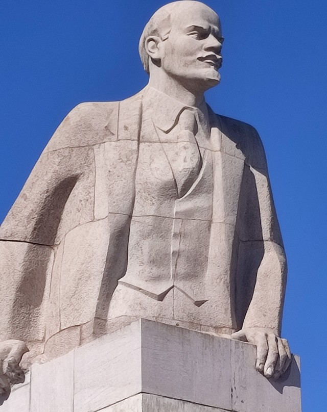 Ленин разный