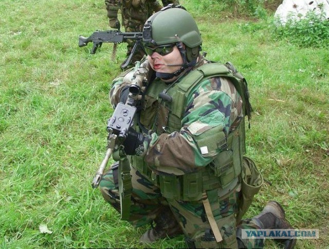 Военком подловил соратника Навального у подъезда:)