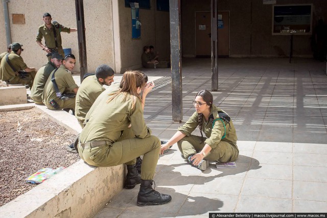 Израиль: день на военной базе в пустыне.
