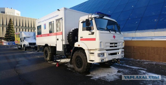Возле детского сада «Тойота» заблокировала проезд «Скорой» с пострадавшим