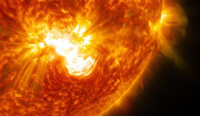 Мощнейшая за последние 12 лет вспышка на Солнце