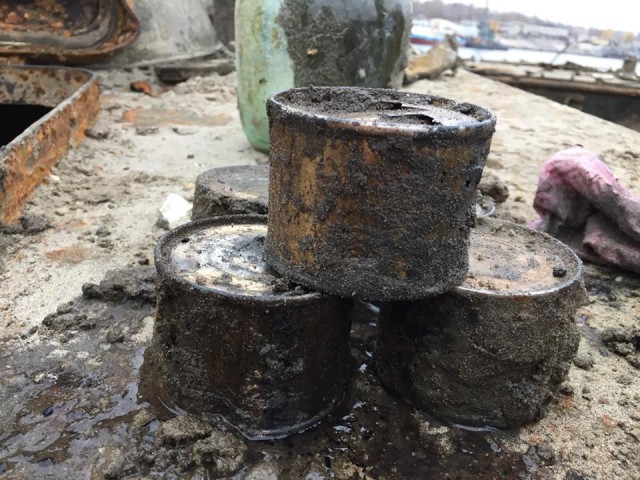 На борту поднятого бронекатера БК-31 найдено большое количество оружия