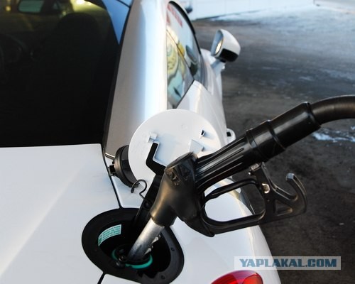 Левый или правый... лючок бензобака?