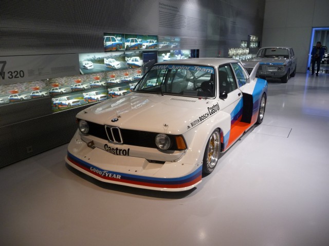 BMW, Mercedes и британцы. Красивых автофото пост