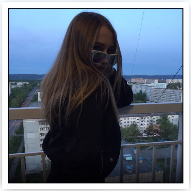 Девушки одетые, нормально зачехленные, но очень сочные