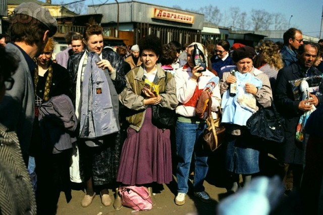 Вспоминая 90-е. Где и чем тогда торговали