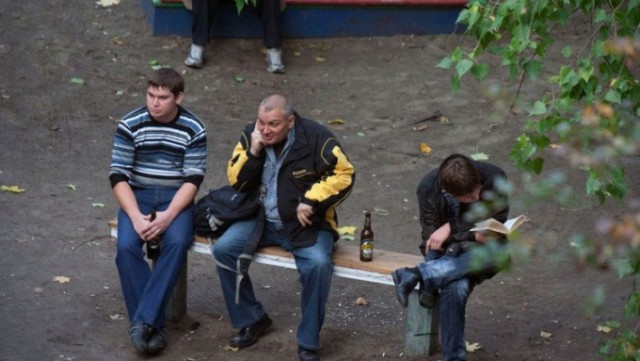 В Уфе алконавт решил проявить гражданскую инициативу, ворвался в местный магаз и изолировал там всех