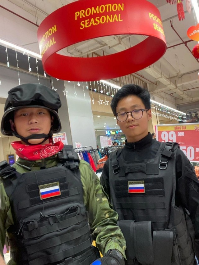 Тайские подростки косплеят российских Z бойцов