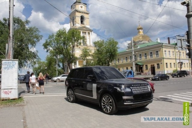 Хам на Range Rover «попал» на 10 суток ареста