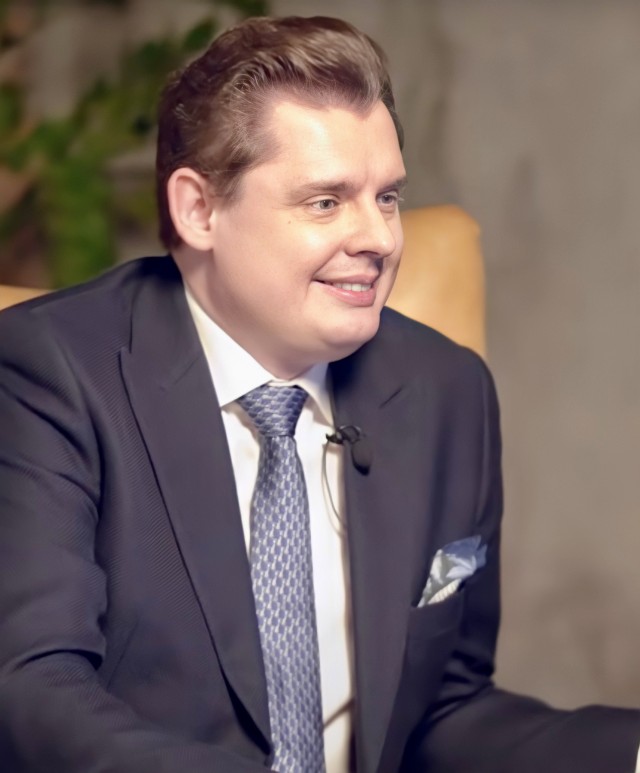 10 фактов о Станиславе Дробышевском: от учебников МГУ до вирусных лекций на YouTube