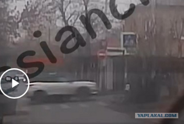 Получи в бочину, два раза.