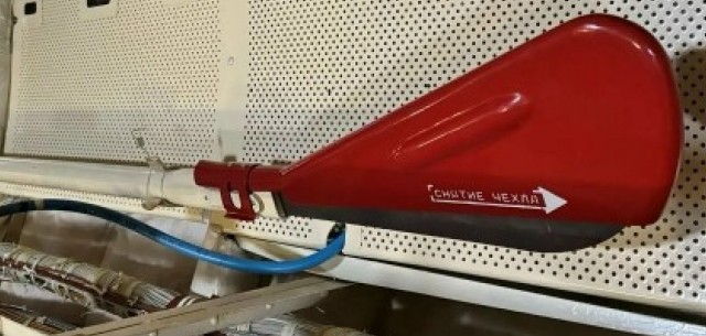 Что за изделие в красном чехле и зачем оно на Ил-76?