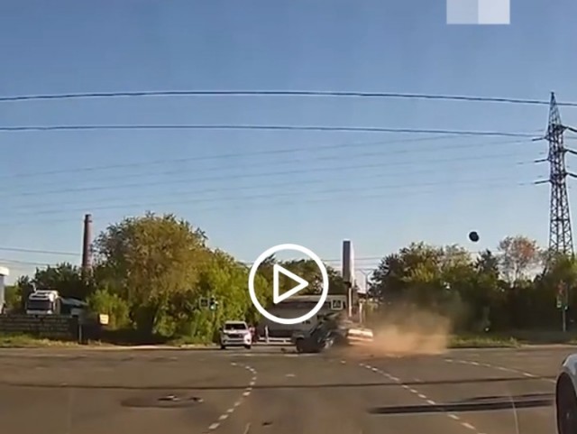 Байкер разбился насмерть в промзоне Челябинска (18+)