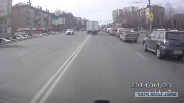 Один поворачивал , другой летел.