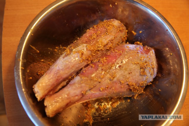 Голень индейки, запеченная в рукаве в духовке