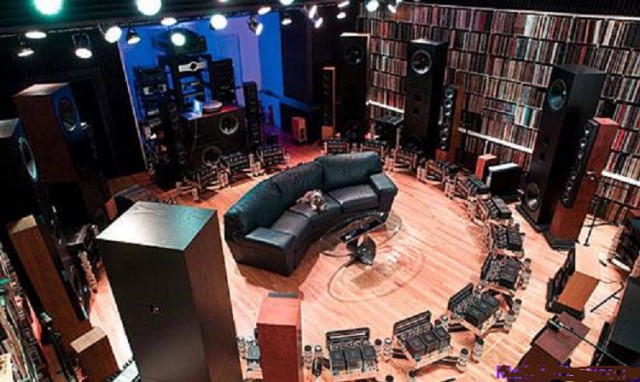 Пришел домой, подключил телефон к колонке...