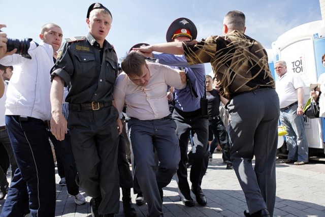 Уж лучше ОМОН. Московский гей-парад