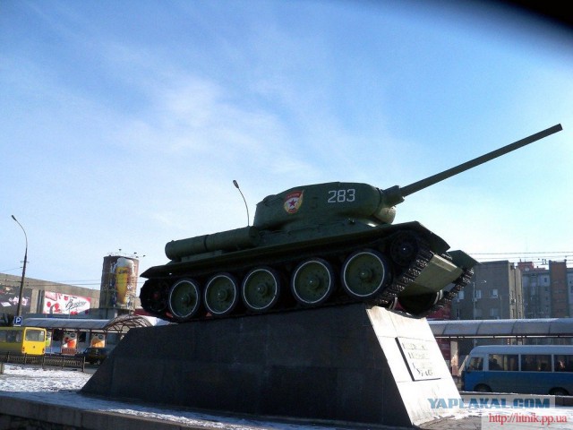 Танки из Невы