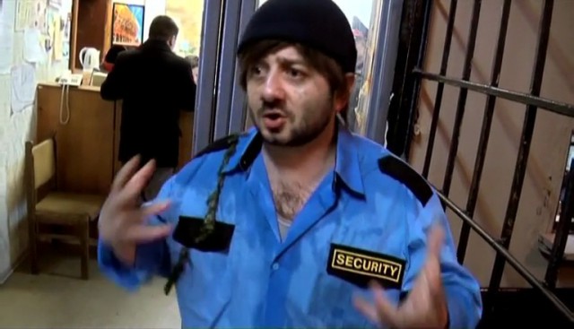 Не нужно дразнить вышибалу!