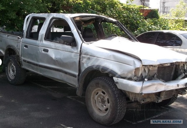 Автомобиль на ходу,сел и поехал .