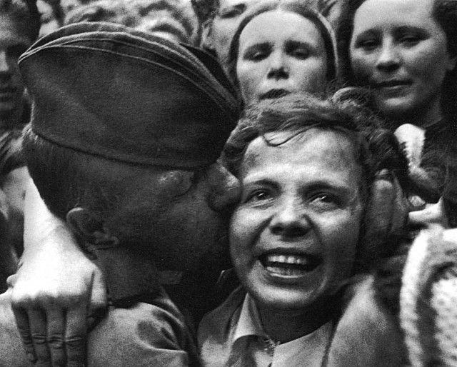 Встречай сынов, родимая страна!