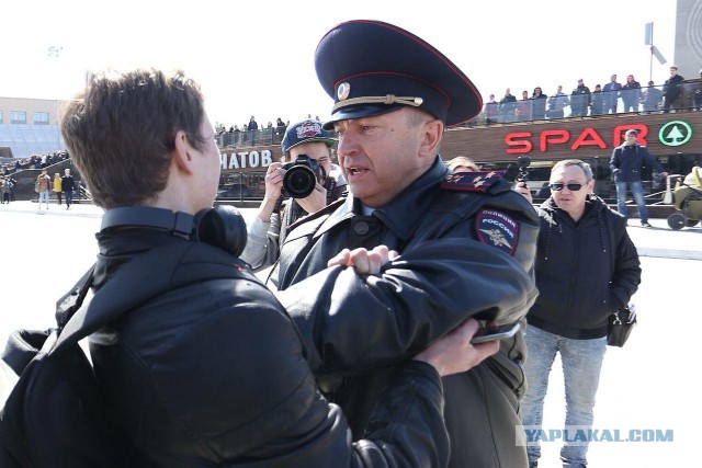 Участника ДТП в Челябинске избили на глазах у человека в погонах