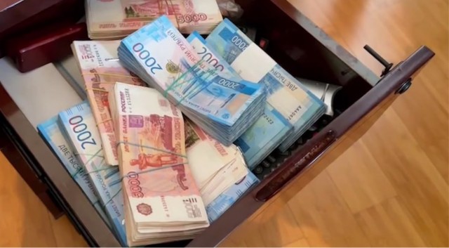 ФСБ задержала чиновников, подозреваемых в хищении 60 млн рублей