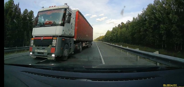 Внимание, снижайте скорость. Потому что профессиАНАЛЫ тормозами не пользуются
