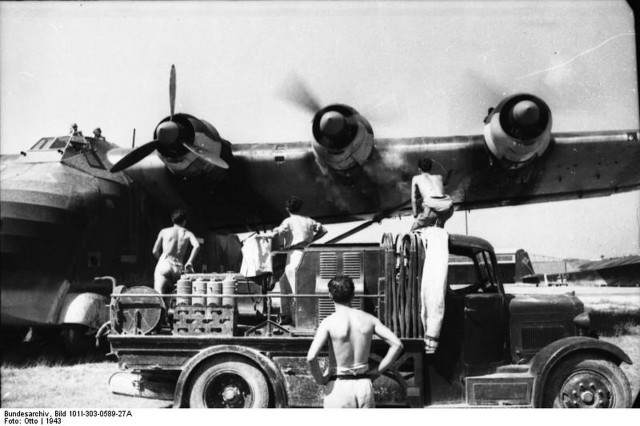 Редкие самолеты. Me-323